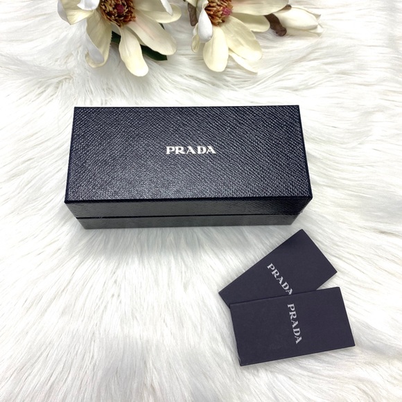 🕶😎 PRADA Sunglasses 😎🕶 - Picture 13 of 15